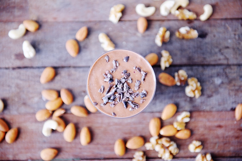 Raw food smoothie på nötter och bär