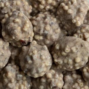 Blåbärscrisp vit choklad med yoghurtsmak